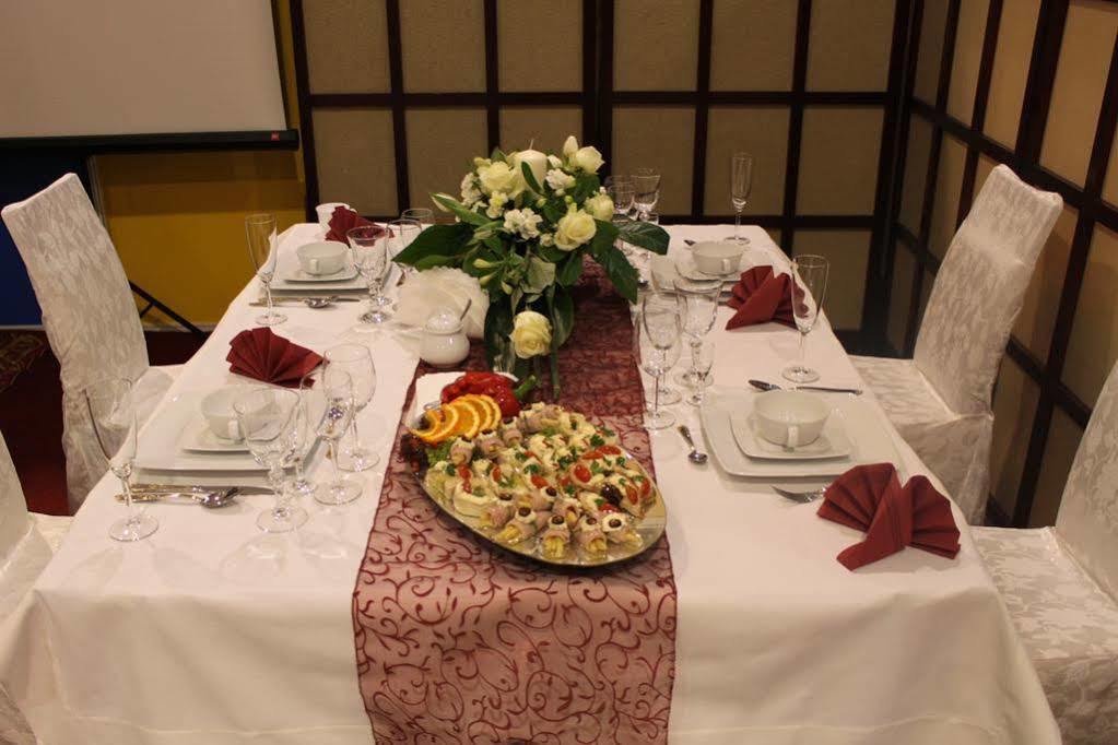 拉斯卡达酒店 Śrem 外观 照片